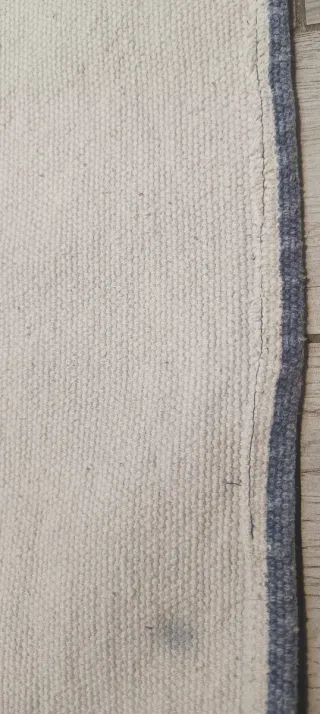 Tappeto geometrico bianco e blu