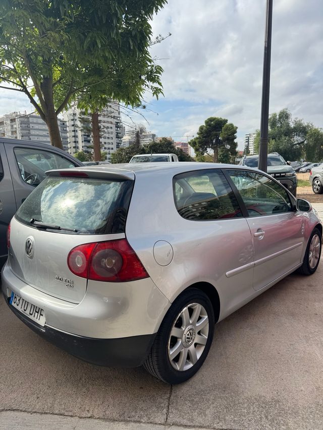 Volkswagen Golf V 2.0 TDI DSG