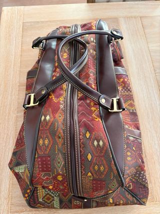 Bolso de mano tipo maleta estampado