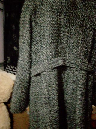 Abrigo de paño gris y negro