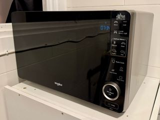 Microondas Whirlpool MWF 421 con Grill