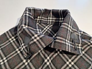 Poncho/Capa gris de cuadros mujer cuello cerrado