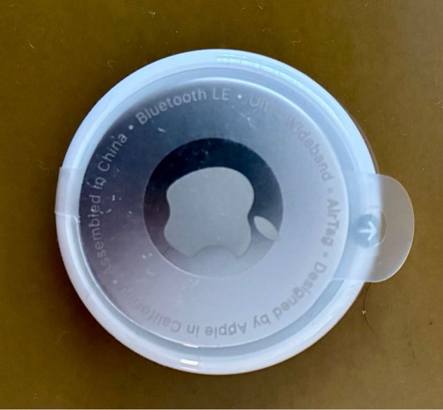 Apple AirTag con custodia e portachiavi