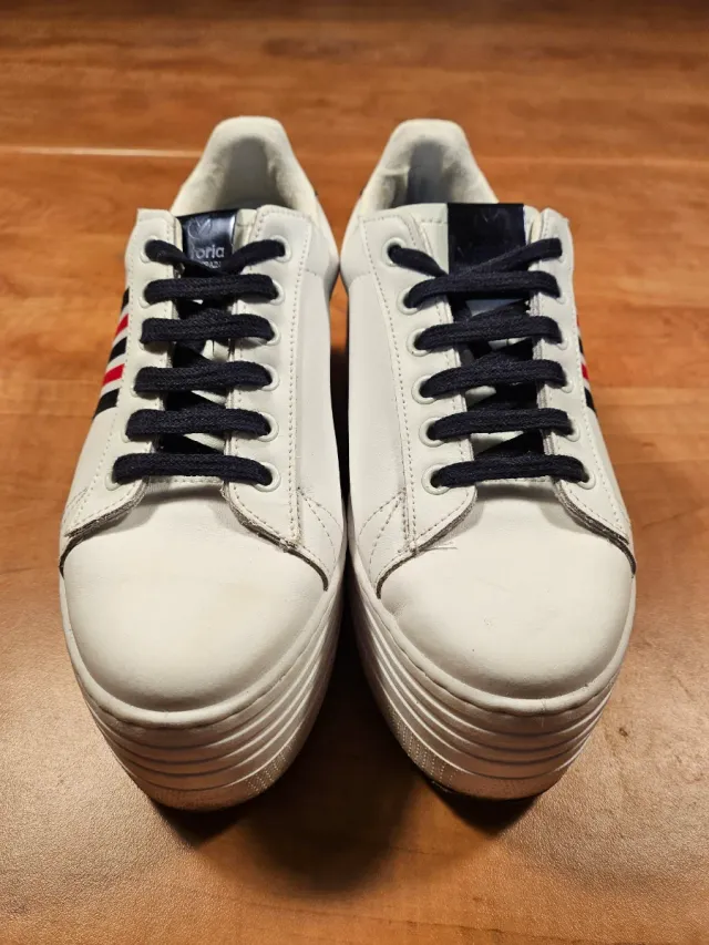 Zapatillas blancas con plataforma
