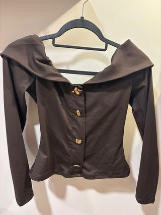 Top marrón Shein hombros descubiertos