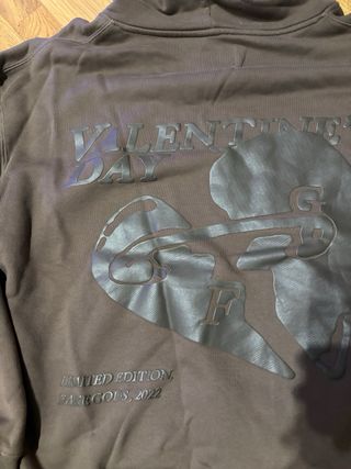 Sudadera Fake Gods edición San Valentín 2022