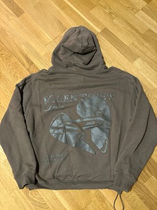 Sudadera Fake Gods edición San Valentín 2022