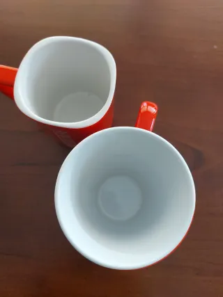Tazas Nescafé y Kit Kat Rojas