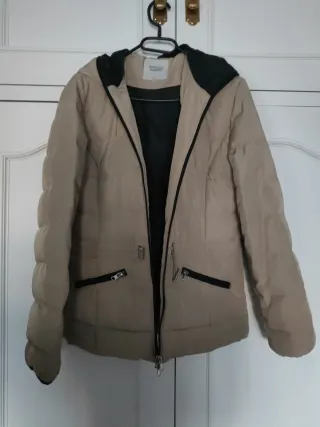 Plumífero beige marrón verdoso con capucha Talla L