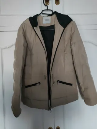 Plumífero beige marrón verdoso con capucha Talla L