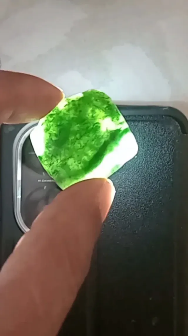 Piedra de Jade Verde y Blanca