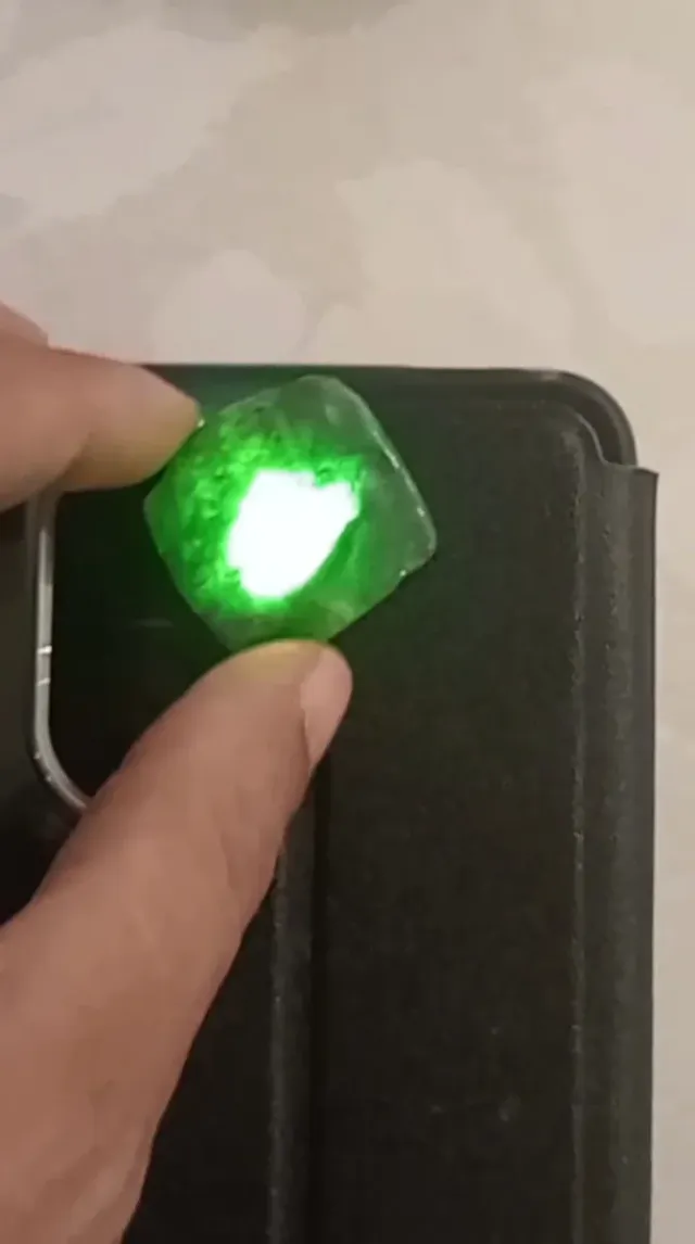 Piedra de Jade Verde y Blanca