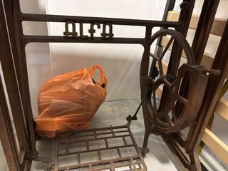 Máquina de coser Alfa antigua