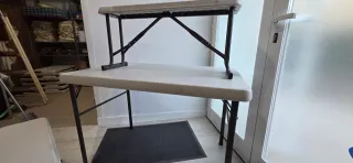 Mesa y bancos plegables