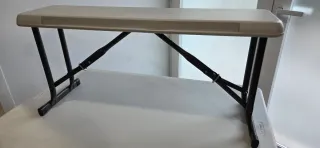 Mesa y bancos plegables