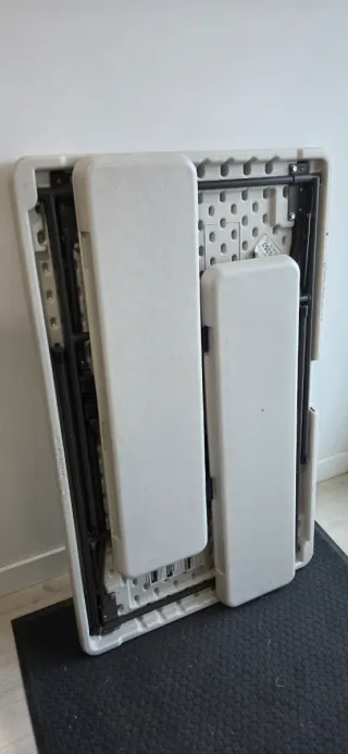 Mesa y bancos plegables