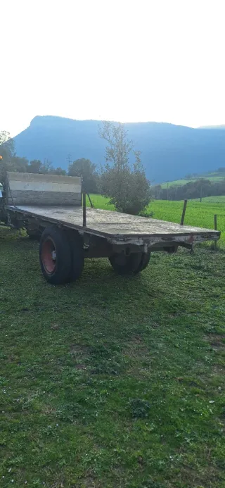 Remolque plataforma para tractor basculante