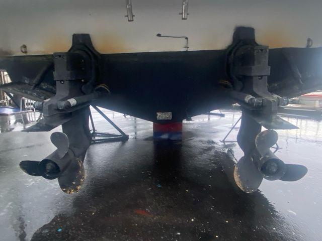 Cola Mercruiser Bravo 2