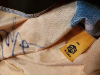 Maillot Jumbo Visma firmado por Kuss