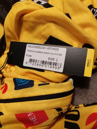 Maillot Jumbo Visma firmado por Kuss