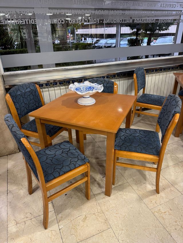 Conjunto mesa y 4 sillas madera. 14 conjuntos.