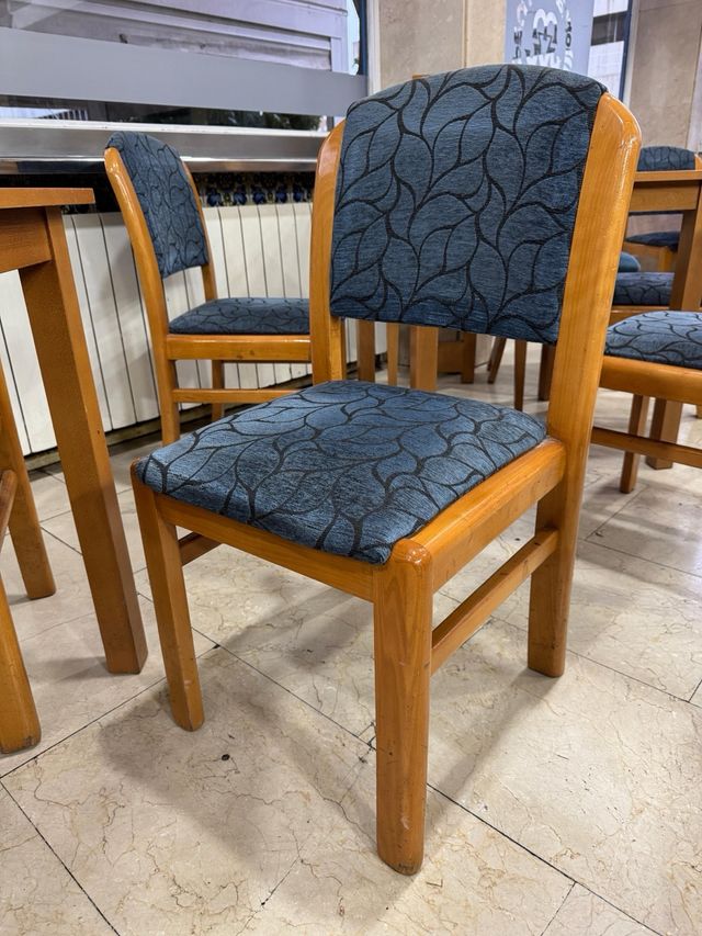 Conjunto mesa y 4 sillas madera. 14 conjuntos.