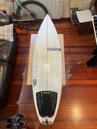 Tabla de surf Pyzel 5’8”