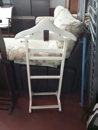 Perchero de pie galán madera