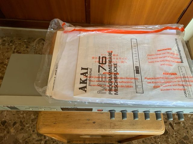 AKAI MB76 Programmable Mix Bay