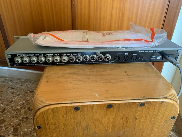 AKAI MB76 Programmable Mix Bay