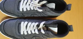 Zapatillas Botas Grises y Blancas