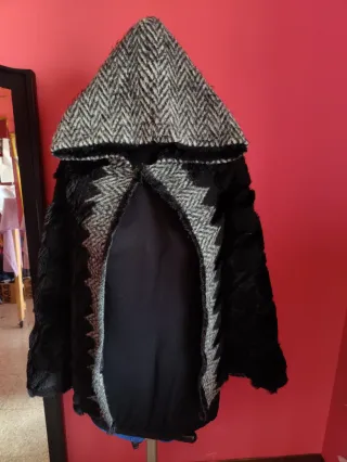 Mantella con cappuccio grigia e nera