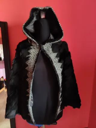 Mantella con cappuccio grigia e nera
