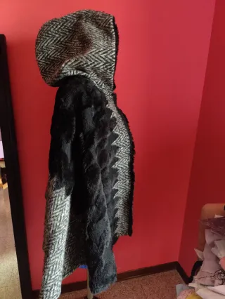 Mantella con cappuccio grigia e nera