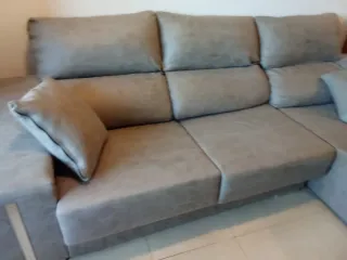 Sofá chaiselongue gris tela