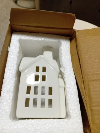 Deliziosa casetta decorativa in porcellana