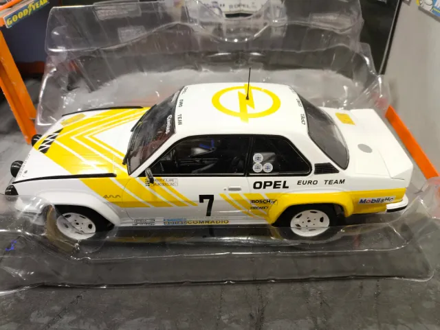Modelo de Carro Opel Ascona Team 1/18