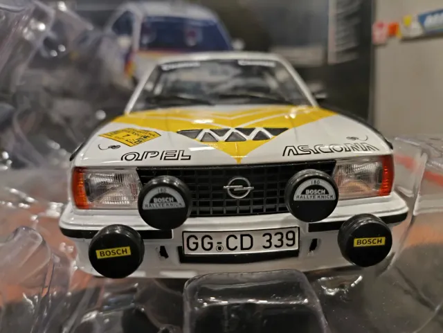 Modelo de Carro Opel Ascona Team 1/18