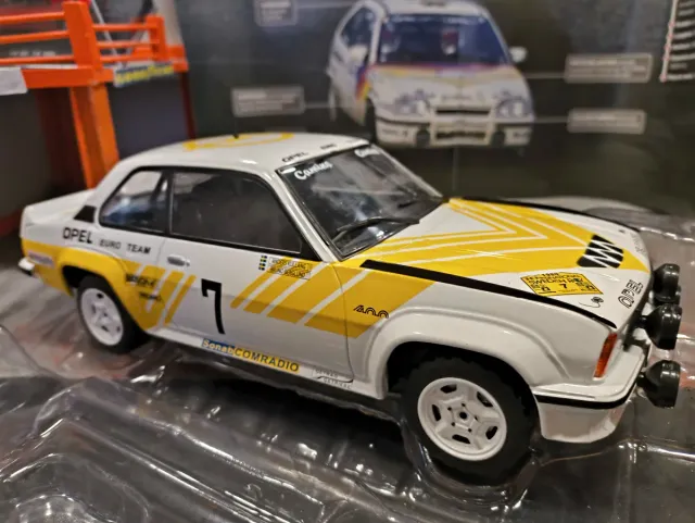 Modelo de Carro Opel Ascona Team 1/18
