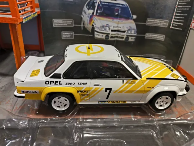 Modelo de Carro Opel Ascona Team 1/18