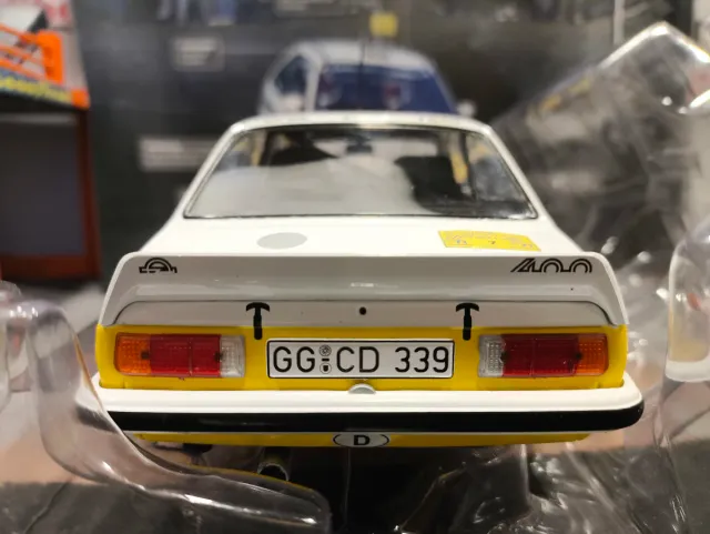 Modelo de Carro Opel Ascona Team 1/18