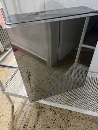 Farmacia per specchio del lavandino argentato