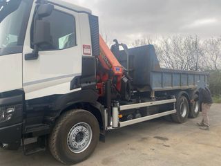 Camion grua renault trucks SAS