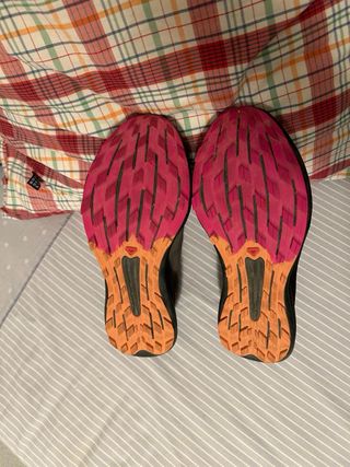 Zapatillas Salomon grises y rosas