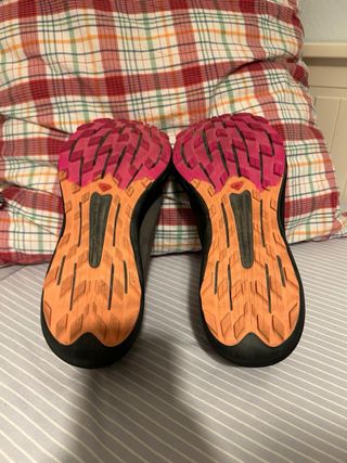 Zapatillas Salomon grises y rosas