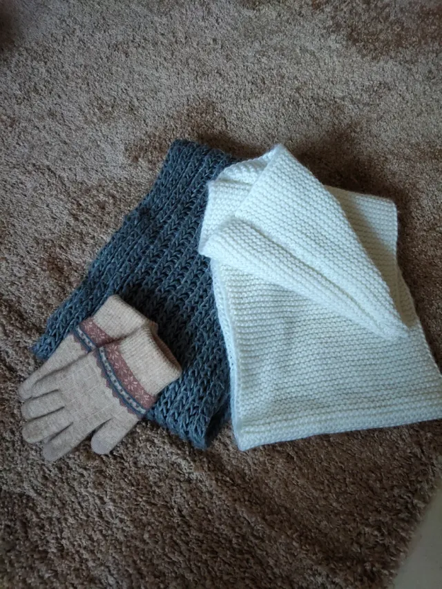 Bufandas y guantes