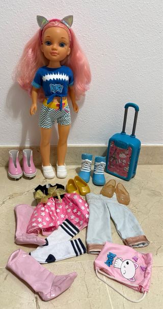 Nancy Chic Viaja a París Muñeca + Accesorios+ Ropa