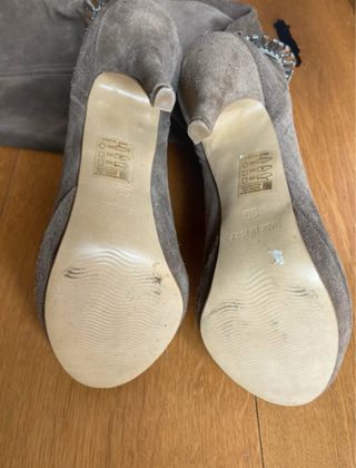 Stivali in crosta di camoscio.