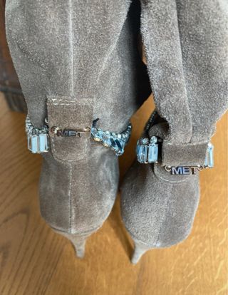 Stivali in crosta di camoscio.