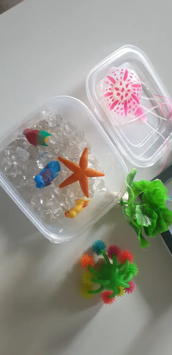 Mini pecera con plantas artificiales y luz led